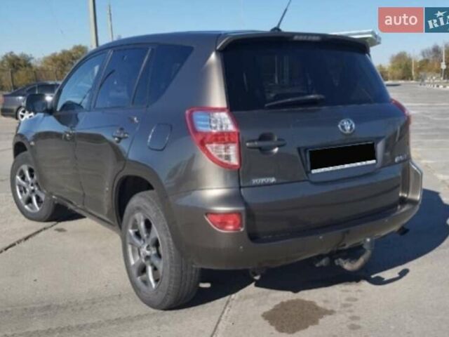 Коричневый Тойота РАВ 4, объемом двигателя 2.2 л и пробегом 202 тыс. км за 12800 $, фото 2 на Automoto.ua
