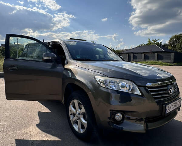 Коричневый Тойота РАВ 4, объемом двигателя 2.23 л и пробегом 228 тыс. км за 11000 $, фото 1 на Automoto.ua