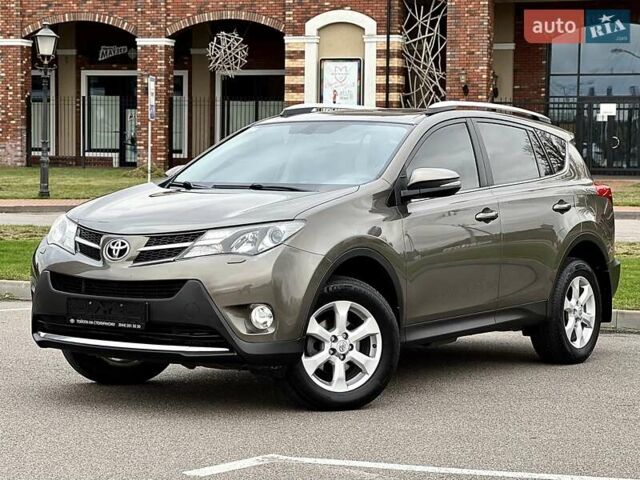 Тойота РАВ 4 2013 у Києві на Automoto.ua Коричневий Тойота РАВ 4, об'ємом двигуна 2.5 л та пробігом 137 тис. км за 17800 $, фото 4 на Automoto.ua