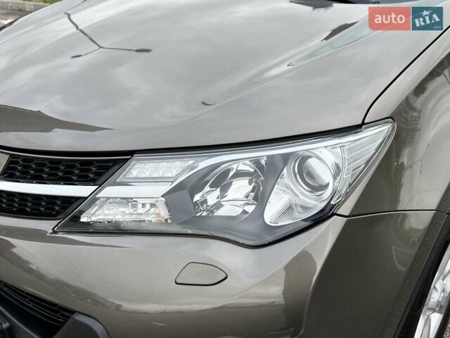 Тойота РАВ 4 2013 у Києві на Automoto.ua Коричневий Тойота РАВ 4, об'ємом двигуна 2.5 л та пробігом 137 тис. км за 17800 $, фото 18 на Automoto.ua