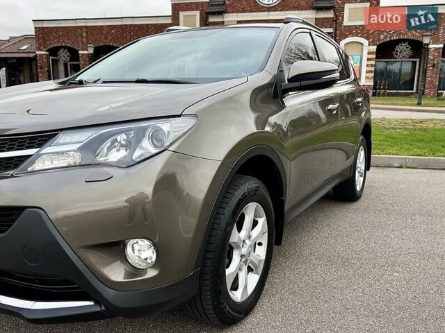 Тойота РАВ 4 2013 у Києві на Automoto.ua Коричневий Тойота РАВ 4, об'ємом двигуна 2.5 л та пробігом 137 тис. км за 17800 $, фото 19 на Automoto.ua