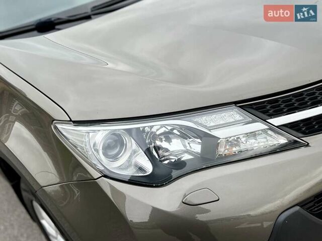 Тойота РАВ 4 2013 у Києві на Automoto.ua Коричневий Тойота РАВ 4, об'ємом двигуна 2.5 л та пробігом 137 тис. км за 17800 $, фото 16 на Automoto.ua