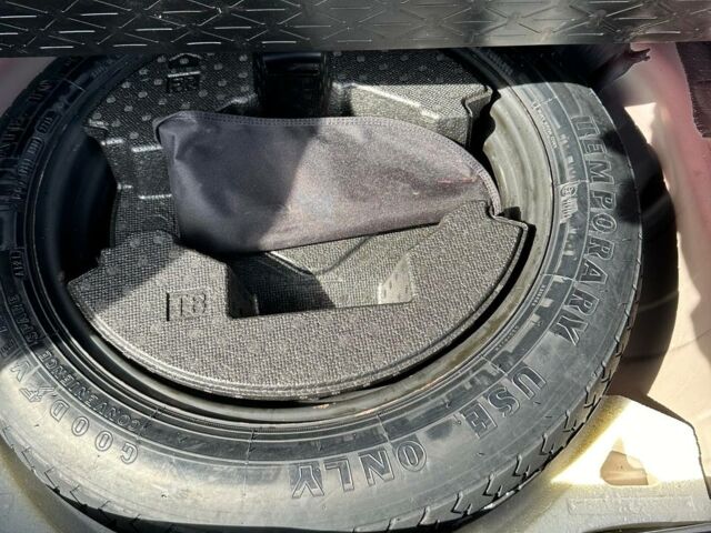 Красный Тойота РАВ 4, объемом двигателя 2.5 л и пробегом 97 тыс. км за 25990 $, фото 10 на Automoto.ua