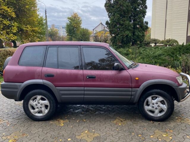 Красный Тойота РАВ 4, объемом двигателя 2 л и пробегом 440 тыс. км за 6300 $, фото 1 на Automoto.ua