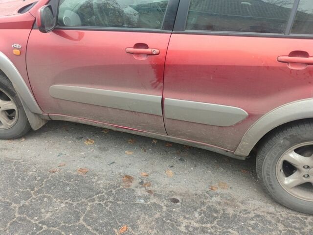Красный Тойота РАВ 4, объемом двигателя 2 л и пробегом 370 тыс. км за 3500 $, фото 2 на Automoto.ua