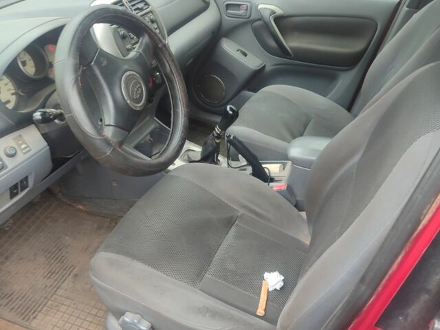 Красный Тойота РАВ 4, объемом двигателя 2 л и пробегом 370 тыс. км за 3500 $, фото 4 на Automoto.ua