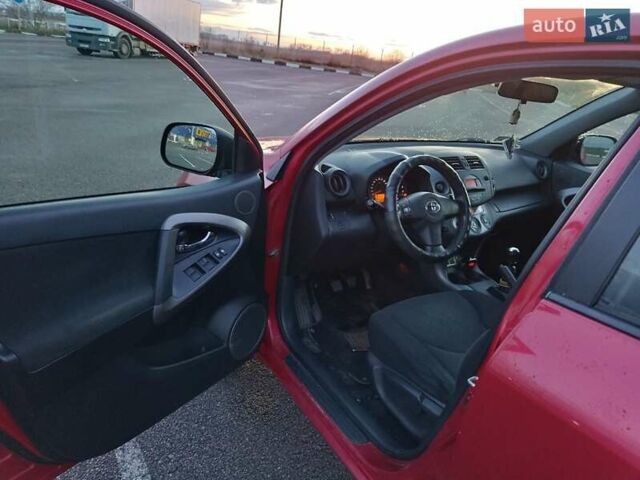 Красный Тойота РАВ 4, объемом двигателя 2.2 л и пробегом 326 тыс. км за 9500 $, фото 47 на Automoto.ua