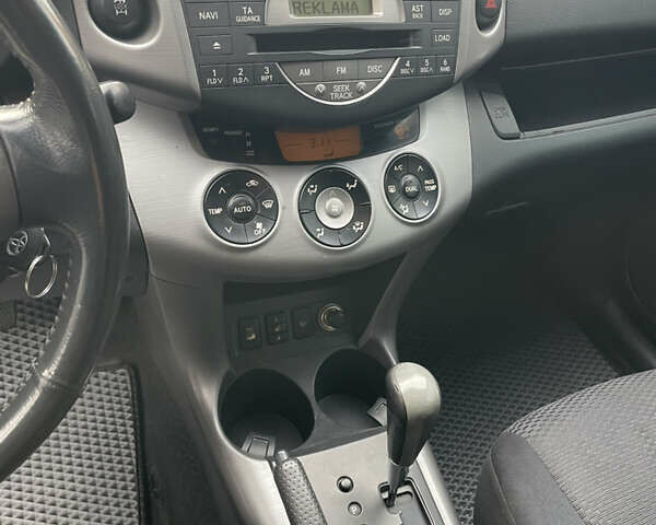 Червоний Тойота РАВ 4, об'ємом двигуна 2 л та пробігом 195 тис. км за 8999 $, фото 11 на Automoto.ua