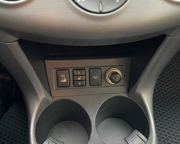 Червоний Тойота РАВ 4, об'ємом двигуна 2 л та пробігом 195 тис. км за 8999 $, фото 12 на Automoto.ua