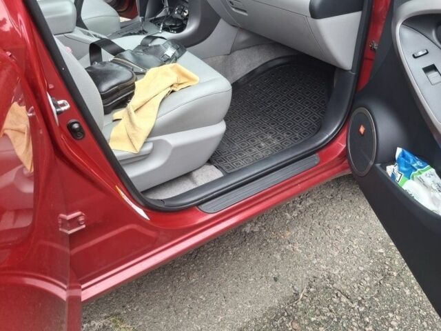 Красный Тойота РАВ 4, объемом двигателя 3.5 л и пробегом 135 тыс. км за 10200 $, фото 3 на Automoto.ua