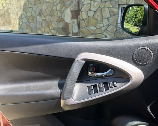 Красный Тойота РАВ 4, объемом двигателя 2 л и пробегом 98 тыс. км за 10700 $, фото 8 на Automoto.ua