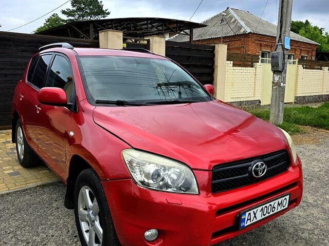 Червоний Тойота РАВ 4, об'ємом двигуна 2 л та пробігом 200 тис. км за 7500 $, фото 5 на Automoto.ua