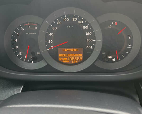 Червоний Тойота РАВ 4, об'ємом двигуна 2 л та пробігом 195 тис. км за 8999 $, фото 10 на Automoto.ua