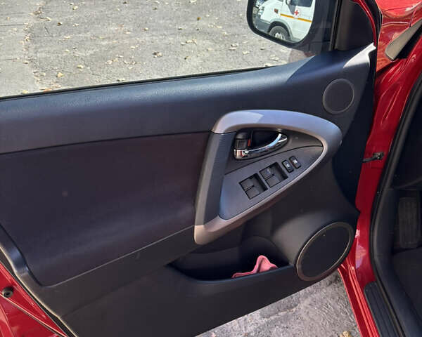 Красный Тойота РАВ 4, объемом двигателя 2 л и пробегом 168 тыс. км за 10500 $, фото 7 на Automoto.ua