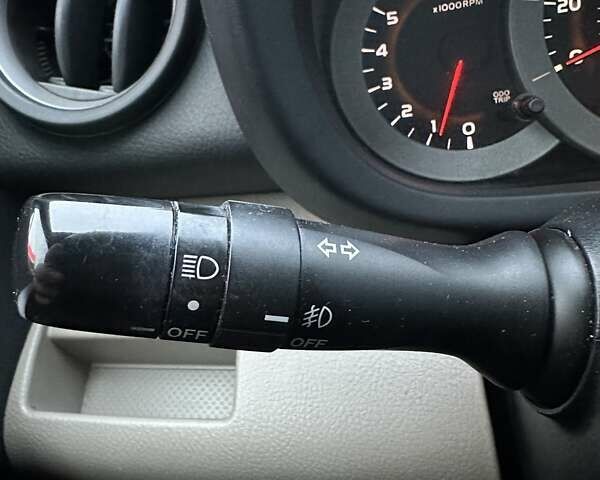 Красный Тойота РАВ 4, объемом двигателя 2.4 л и пробегом 336 тыс. км за 10300 $, фото 27 на Automoto.ua