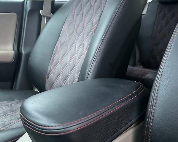 Красный Тойота РАВ 4, объемом двигателя 2.4 л и пробегом 336 тыс. км за 10300 $, фото 34 на Automoto.ua