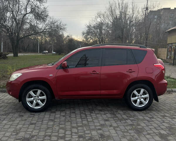 Красный Тойота РАВ 4, объемом двигателя 2 л и пробегом 168 тыс. км за 11500 $, фото 1 на Automoto.ua