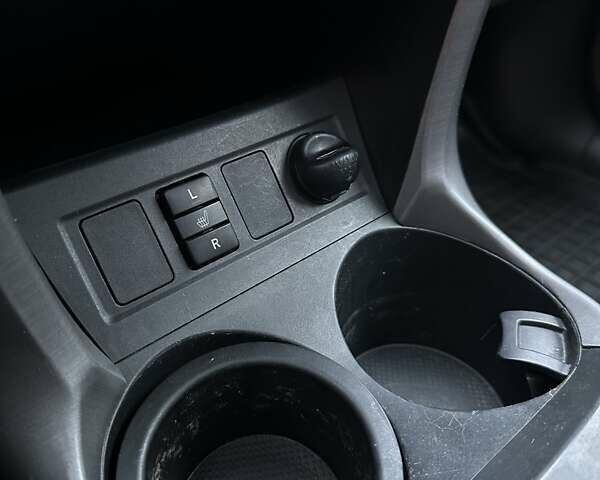 Красный Тойота РАВ 4, объемом двигателя 2.4 л и пробегом 336 тыс. км за 10300 $, фото 31 на Automoto.ua