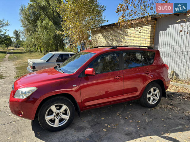 Красный Тойота РАВ 4, объемом двигателя 2 л и пробегом 168 тыс. км за 10500 $, фото 1 на Automoto.ua