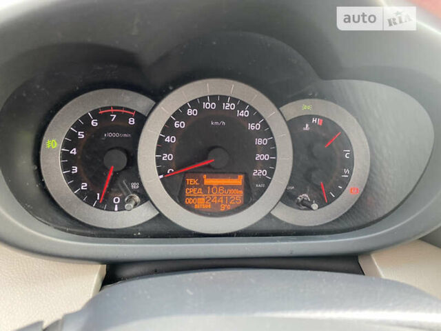 Красный Тойота РАВ 4, объемом двигателя 2 л и пробегом 244 тыс. км за 9500 $, фото 27 на Automoto.ua