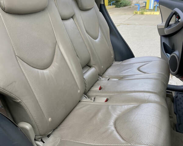 Красный Тойота РАВ 4, объемом двигателя 2 л и пробегом 244 тыс. км за 9500 $, фото 16 на Automoto.ua