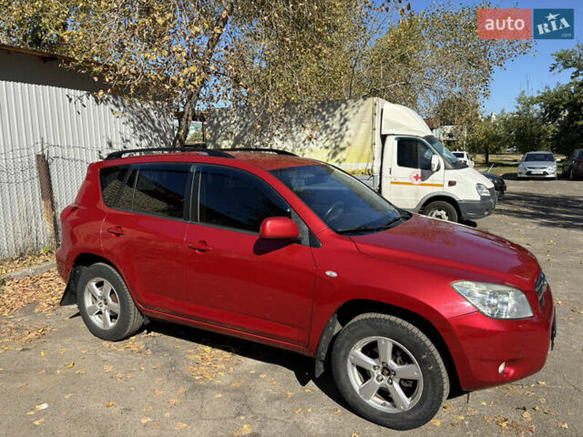 Красный Тойота РАВ 4, объемом двигателя 2 л и пробегом 168 тыс. км за 10500 $, фото 2 на Automoto.ua