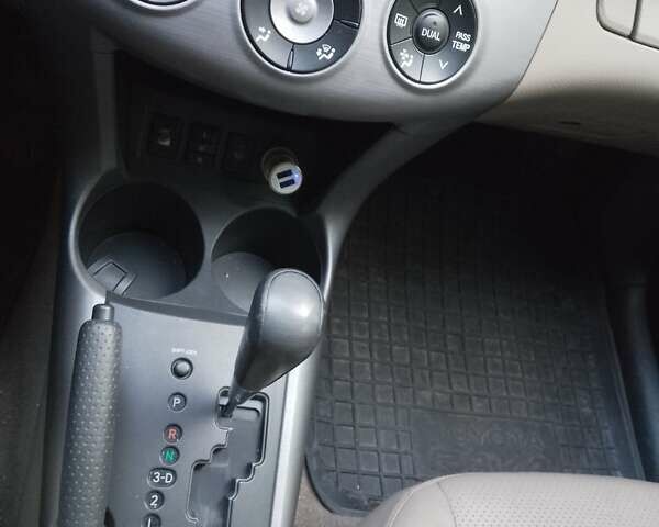 Тойота РАВ 4 2008 в Киеве на Automoto.ua Красный Тойота РАВ 4, объемом двигателя 2 л и пробегом 166 тыс. км за 9700 $, фото 14 на Automoto.ua