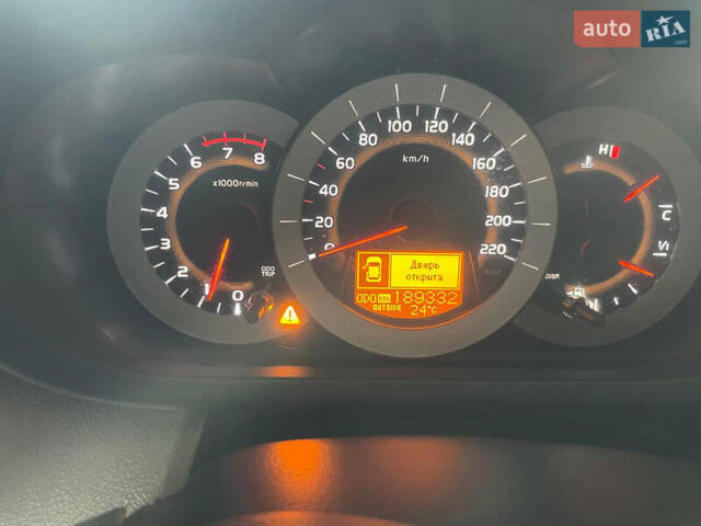 Красный Тойота РАВ 4, объемом двигателя 2 л и пробегом 190 тыс. км за 10000 $, фото 16 на Automoto.ua