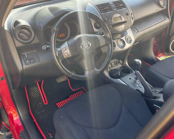 Красный Тойота РАВ 4, объемом двигателя 2 л и пробегом 190 тыс. км за 10000 $, фото 10 на Automoto.ua