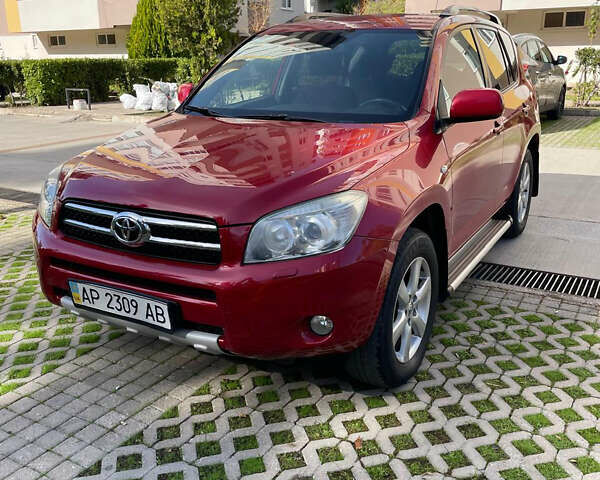 Красный Тойота РАВ 4, объемом двигателя 2 л и пробегом 190 тыс. км за 10000 $, фото 2 на Automoto.ua