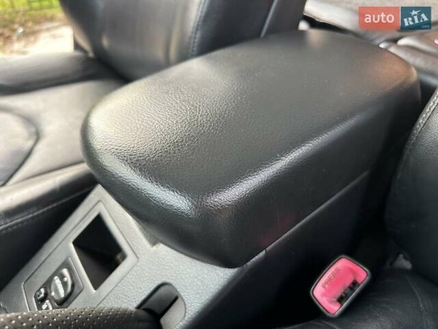 Красный Тойота РАВ 4, объемом двигателя 2.36 л и пробегом 200 тыс. км за 9999 $, фото 97 на Automoto.ua