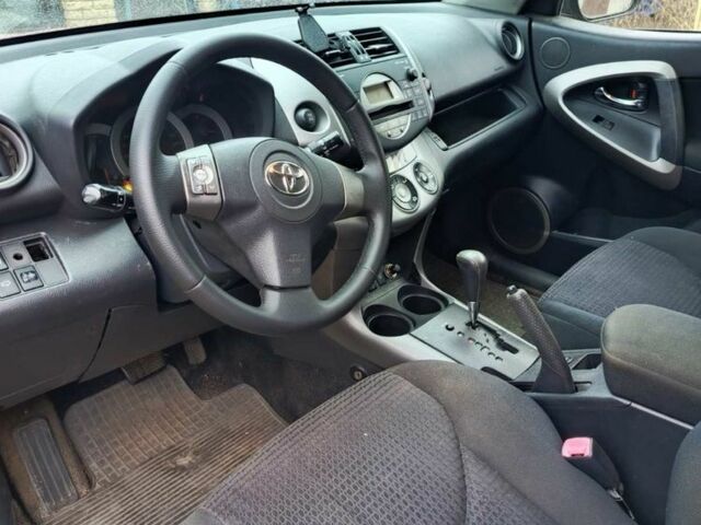 Красный Тойота РАВ 4, объемом двигателя 2 л и пробегом 337 тыс. км за 8500 $, фото 2 на Automoto.ua