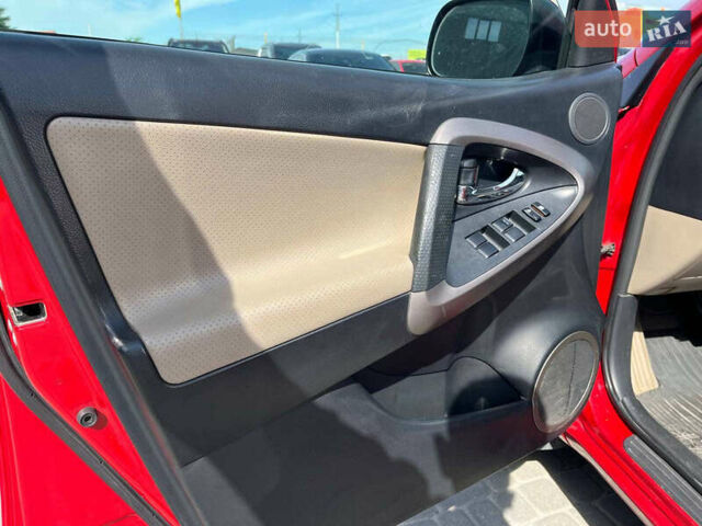 Красный Тойота РАВ 4, объемом двигателя 2 л и пробегом 278 тыс. км за 8990 $, фото 2 на Automoto.ua