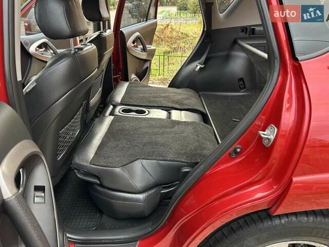 Красный Тойота РАВ 4, объемом двигателя 2.36 л и пробегом 200 тыс. км за 9999 $, фото 100 на Automoto.ua