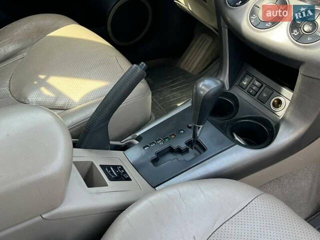 Красный Тойота РАВ 4, объемом двигателя 2 л и пробегом 278 тыс. км за 8990 $, фото 16 на Automoto.ua