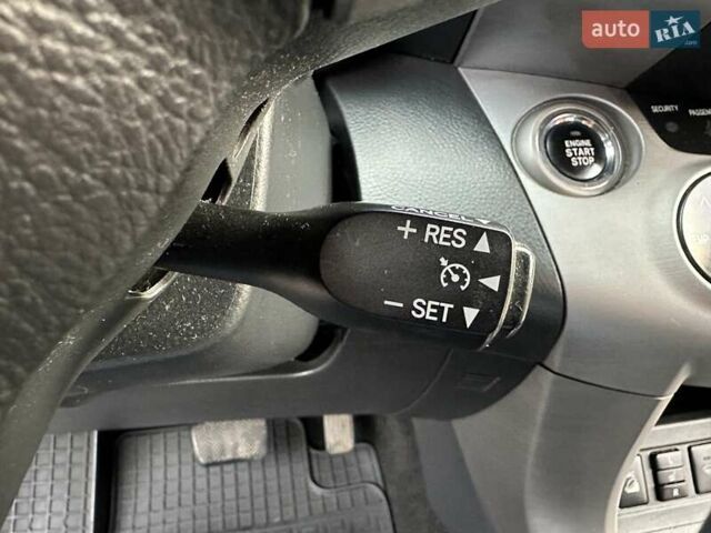 Красный Тойота РАВ 4, объемом двигателя 2.36 л и пробегом 200 тыс. км за 9999 $, фото 75 на Automoto.ua