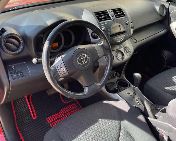 Красный Тойота РАВ 4, объемом двигателя 2 л и пробегом 190 тыс. км за 10000 $, фото 13 на Automoto.ua