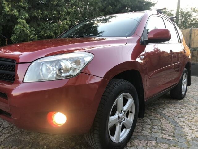 Красный Тойота РАВ 4, объемом двигателя 2 л и пробегом 232 тыс. км за 8999 $, фото 3 на Automoto.ua