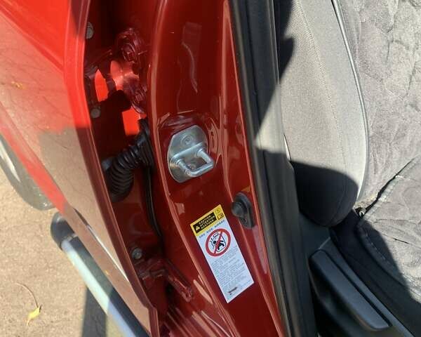 Красный Тойота РАВ 4, объемом двигателя 2 л и пробегом 229 тыс. км за 11200 $, фото 6 на Automoto.ua