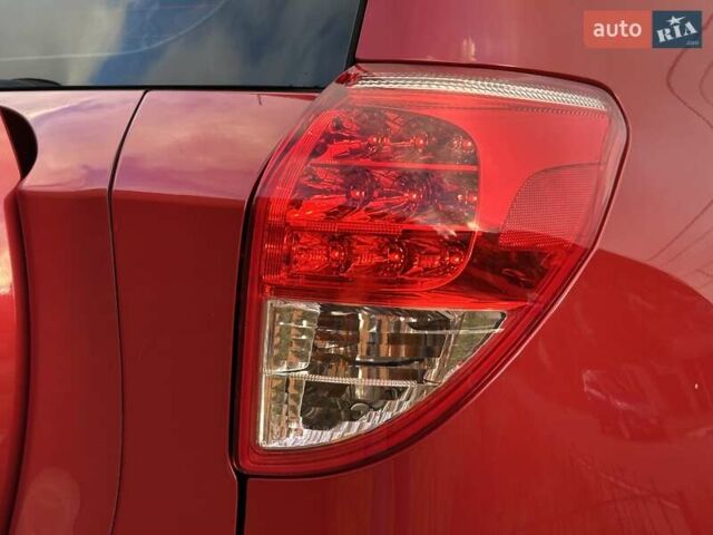 Красный Тойота РАВ 4, объемом двигателя 2.36 л и пробегом 200 тыс. км за 9999 $, фото 30 на Automoto.ua
