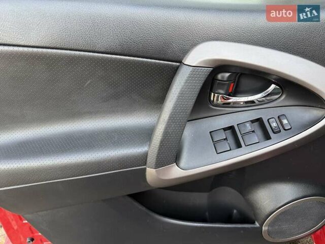 Красный Тойота РАВ 4, объемом двигателя 2 л и пробегом 174 тыс. км за 10999 $, фото 41 на Automoto.ua