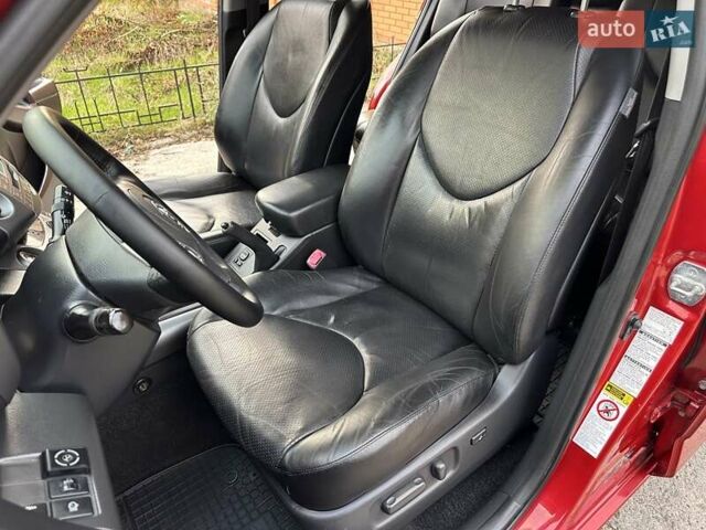Красный Тойота РАВ 4, объемом двигателя 2.36 л и пробегом 200 тыс. км за 9999 $, фото 63 на Automoto.ua