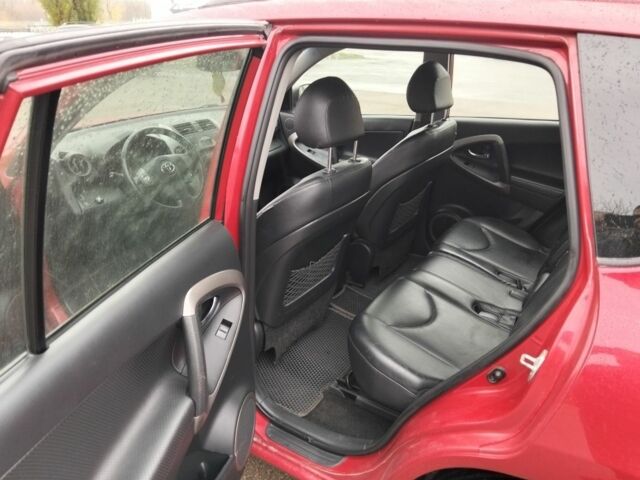 Красный Тойота РАВ 4, объемом двигателя 2 л и пробегом 240 тыс. км за 10500 $, фото 4 на Automoto.ua