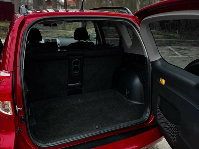 Красный Тойота РАВ 4, объемом двигателя 2 л и пробегом 131 тыс. км за 12999 $, фото 4 на Automoto.ua