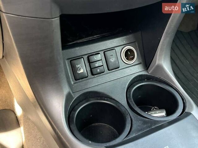 Красный Тойота РАВ 4, объемом двигателя 2 л и пробегом 278 тыс. км за 8990 $, фото 32 на Automoto.ua