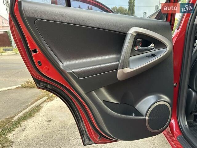 Красный Тойота РАВ 4, объемом двигателя 2.36 л и пробегом 200 тыс. км за 9999 $, фото 79 на Automoto.ua