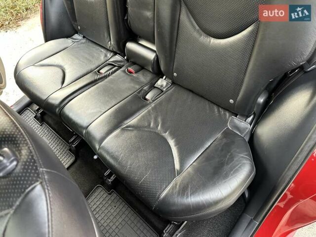 Красный Тойота РАВ 4, объемом двигателя 2.36 л и пробегом 200 тыс. км за 9999 $, фото 76 на Automoto.ua