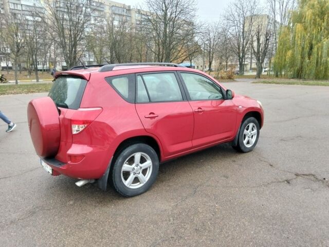 Красный Тойота РАВ 4, объемом двигателя 2 л и пробегом 240 тыс. км за 10500 $, фото 1 на Automoto.ua