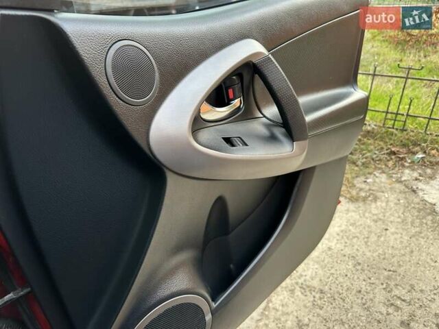 Красный Тойота РАВ 4, объемом двигателя 2.36 л и пробегом 200 тыс. км за 9999 $, фото 93 на Automoto.ua