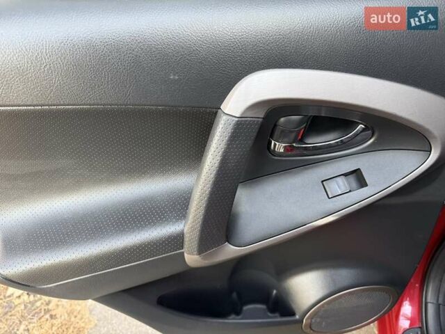 Красный Тойота РАВ 4, объемом двигателя 2 л и пробегом 174 тыс. км за 10999 $, фото 46 на Automoto.ua